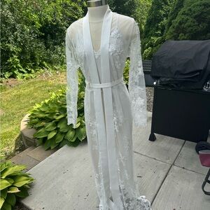LeRose bridal robe. White. Size XL